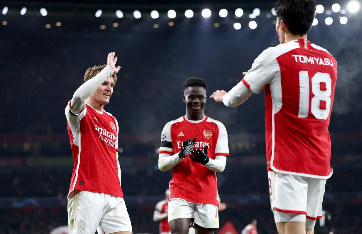 Arsenal go to top of their group in Champions League as they crush Lens