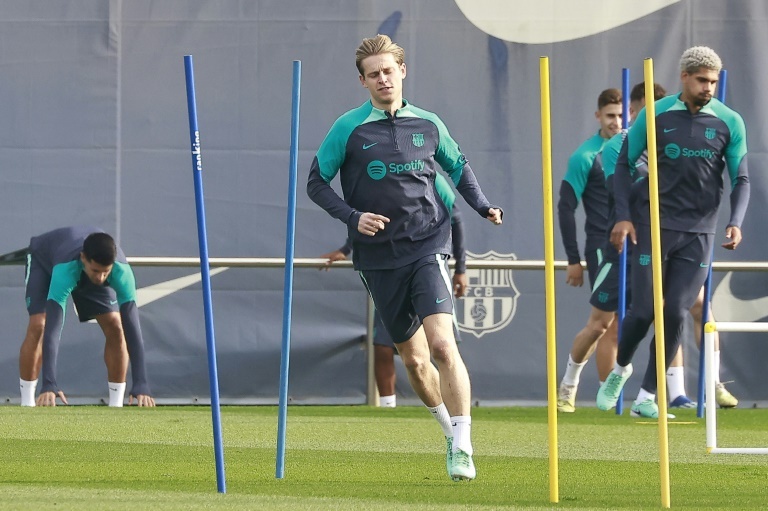 De Jong already training with the rest of the squad after missing Antwerp defeat