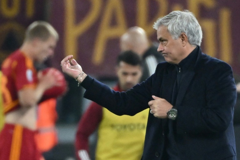 Mourinho and Roma fined 40,000 euros for criticising referee