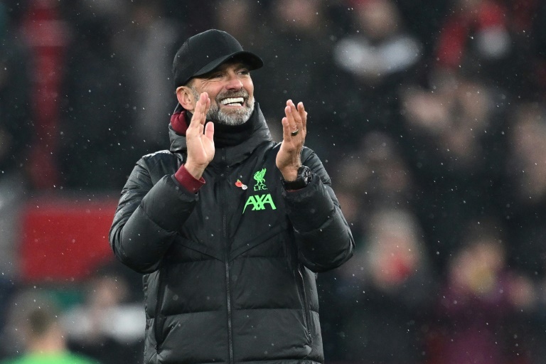 Liverpool beat Burnley to take top spot ahead of Arsenal game