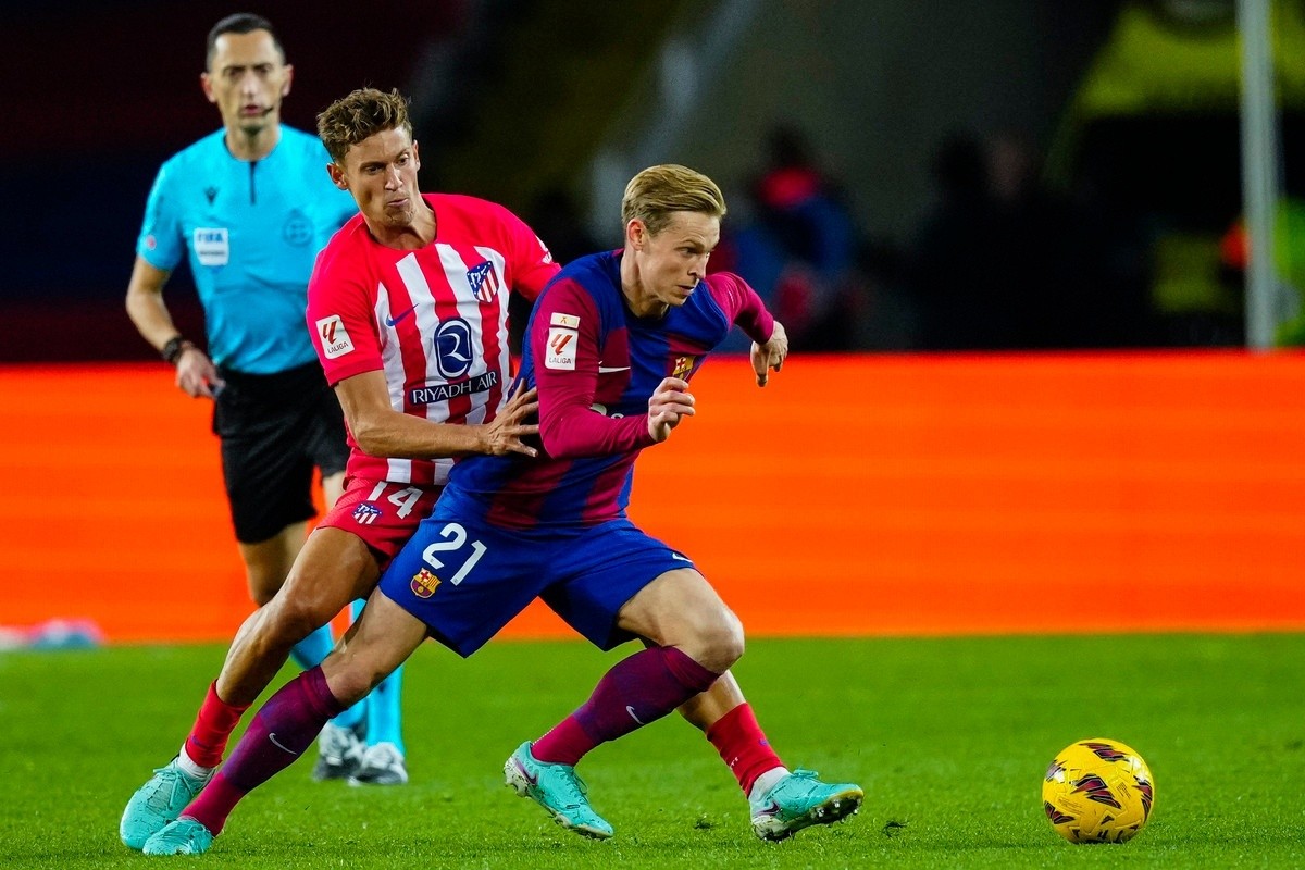 Man Utd interest could 'possibly' bring Frenkie de Jong new impulses