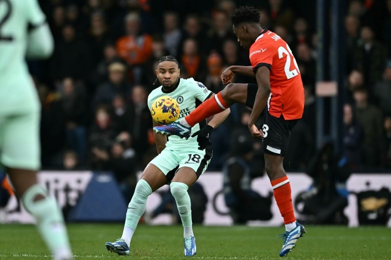 Chelsea coach Pochettino 'worried' by Nkunku injury