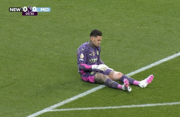 Huge blow for Man City: Ederson replaced by injury in the 8th minute