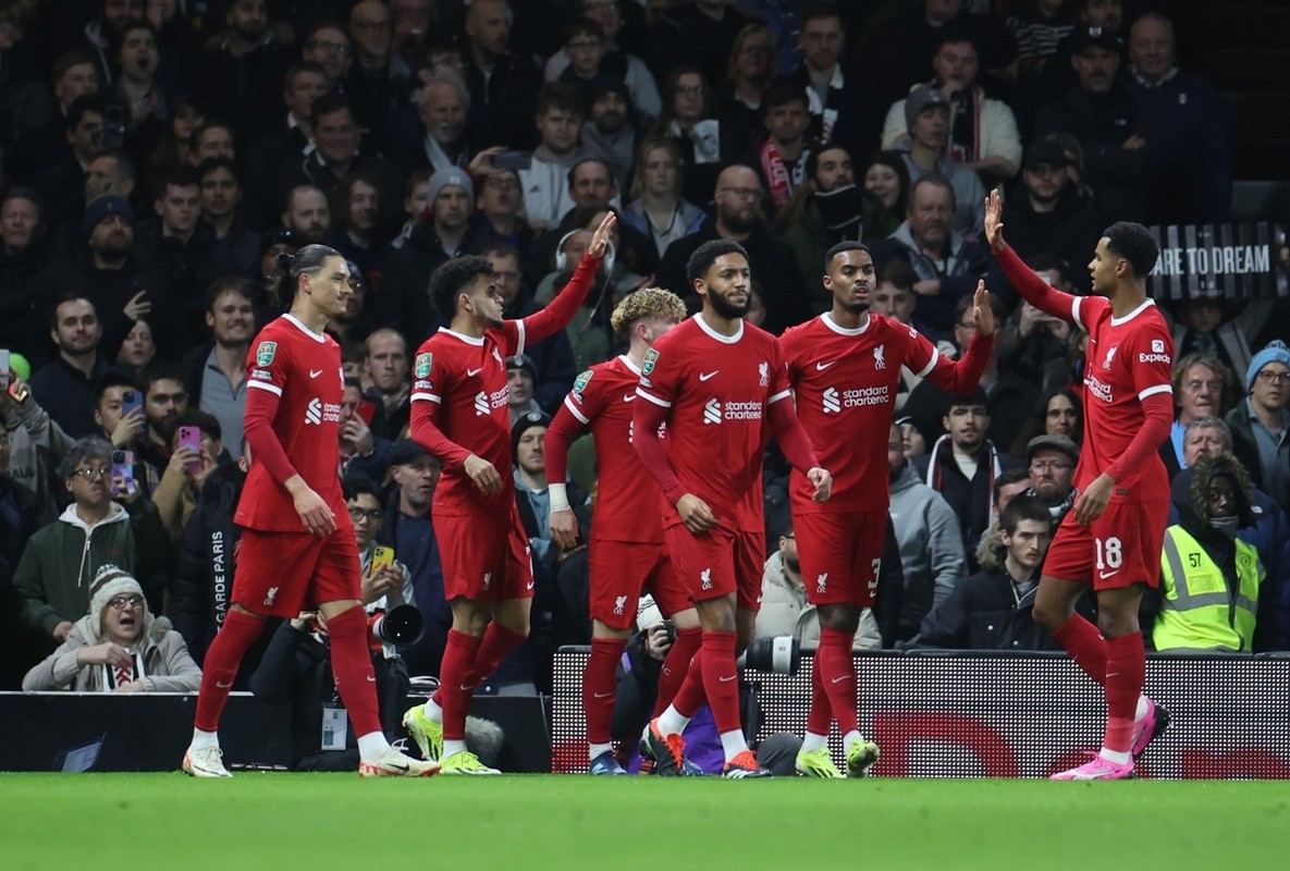 Liverpool pack Wembley bags after Fulham win, set to face Chelsea