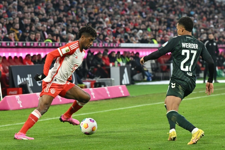 Bayern winger Kingsley Coman to be out for "few weeks" with knee injury