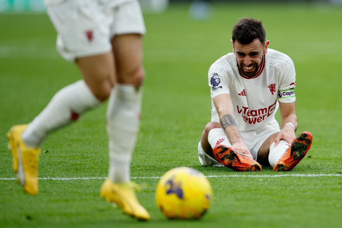 Man Utd reach FA Cup last 16 with hard-fought win at Newport County