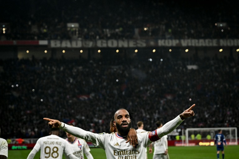 Lacazette lifts struggling Lyon past limping Marseille