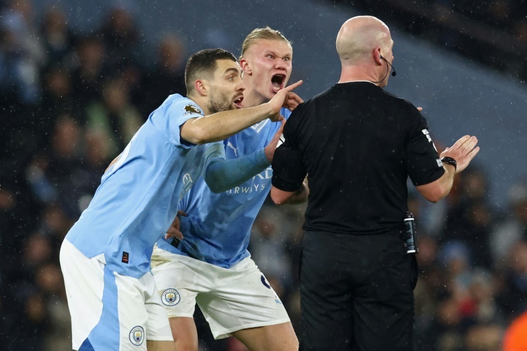 BREAKING: Blue cards set to be 'introduced' for football sin-bins