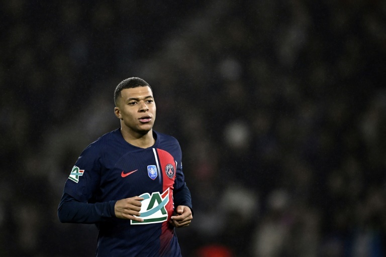 Kylian Mbappe's camp DELAYING decision to join Real Madrid