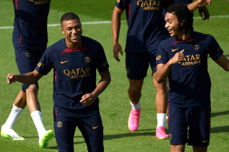 Mbappe set to stay at PSG