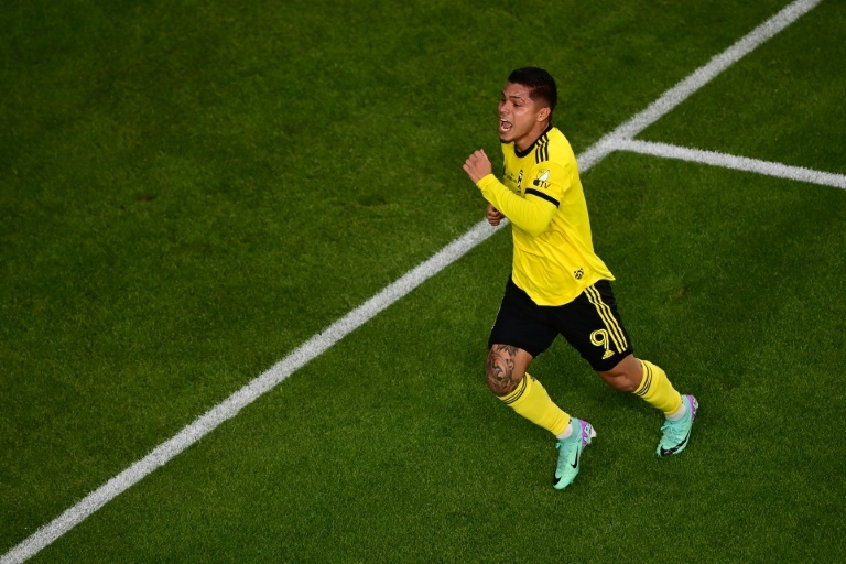 Columbus start MLS title defence with victory over Atlanta