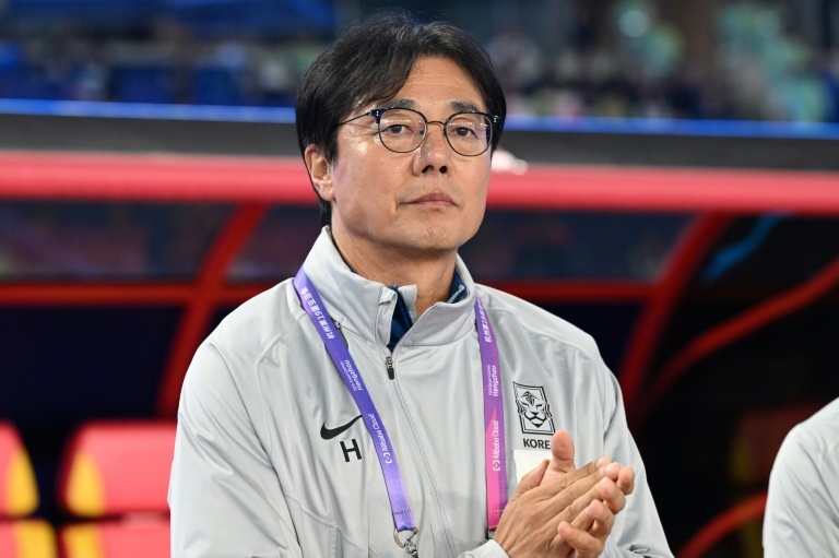 South Korea name Hwang as interim coach to replace Klinsmann