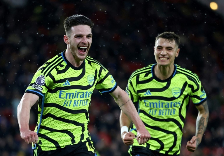 Arsenal hit Sheff Utd for six to set record scoring streak