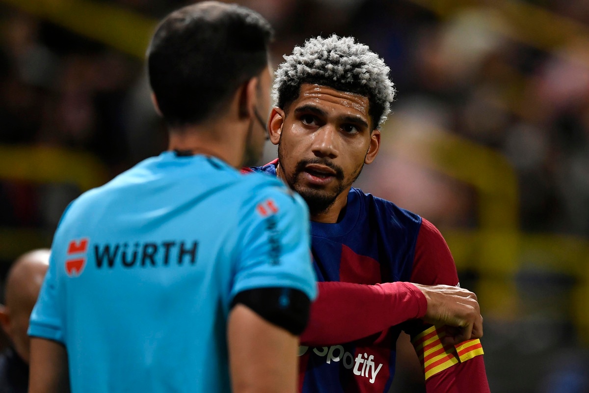 Barcelona's objetive is 'to win the Champions League', says Ronald Araujo