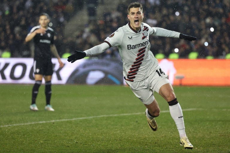 Schick snatches late draw to keep Leverkusen's unbeaten run alive