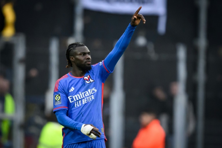 Lyon back to winning ways at Lorient