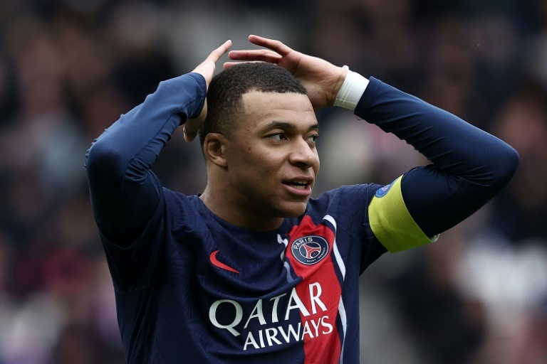 Mbappe on bench again amid rumours of his possible future at Madrid