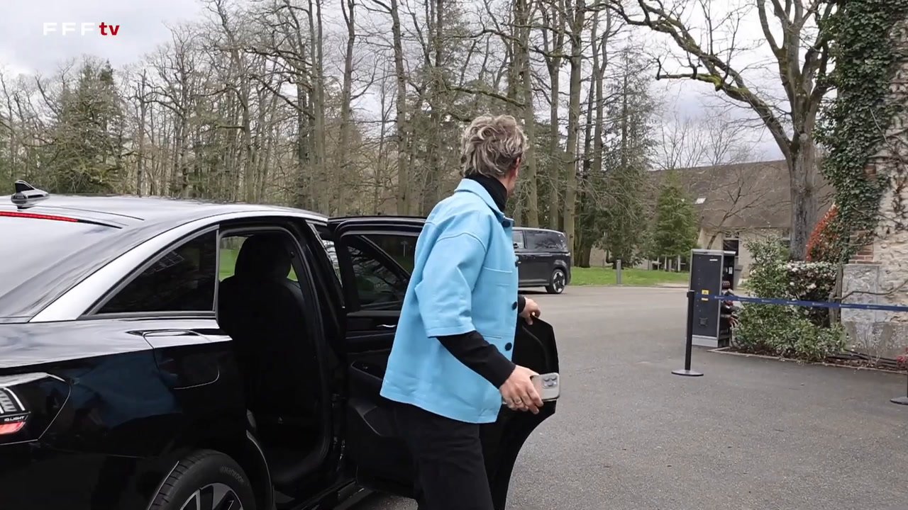 VIDEO: Giroud, Griezmann and Zaire-Emery arrive for international duty