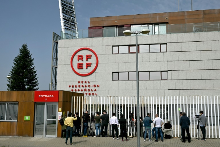 Police search Spanish football federation offices over alleged corruption