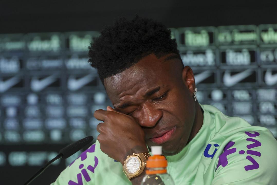 Vinicius in tears: " I just want to play football, never see black people suffering"