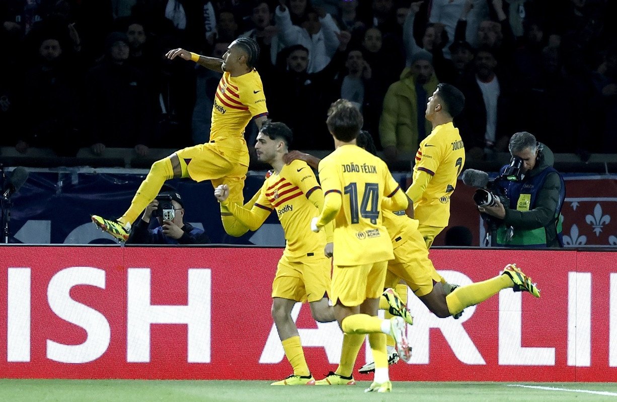 Barcelona take slight lead at Parc des Princes after beating PSG