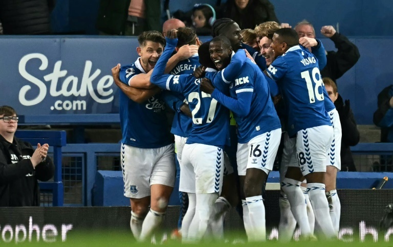 Liverpool lose at Everton to leave Premier League hopes in ruins