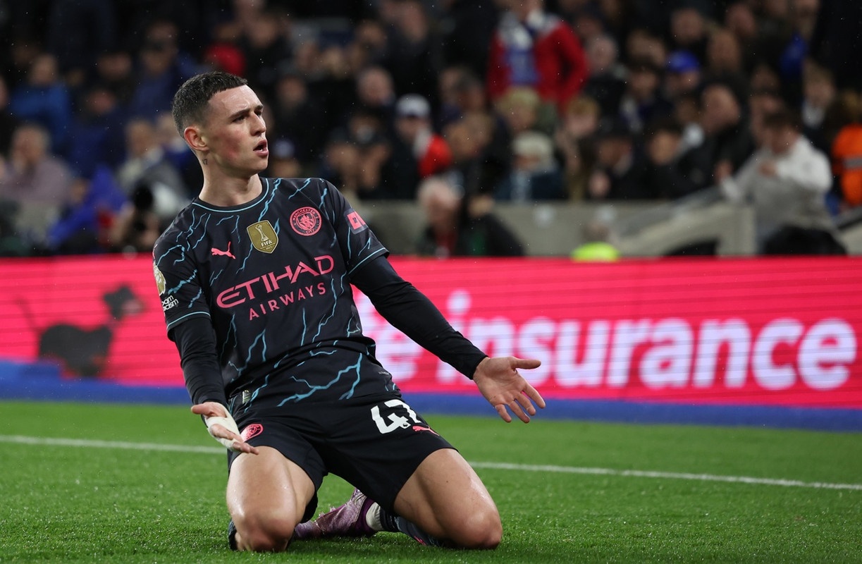 Foden strikes twice as Man City crush Brighton