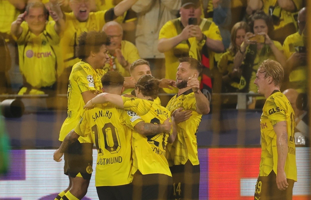 Dortmund take slight lead to Parc des Princes after PSG win