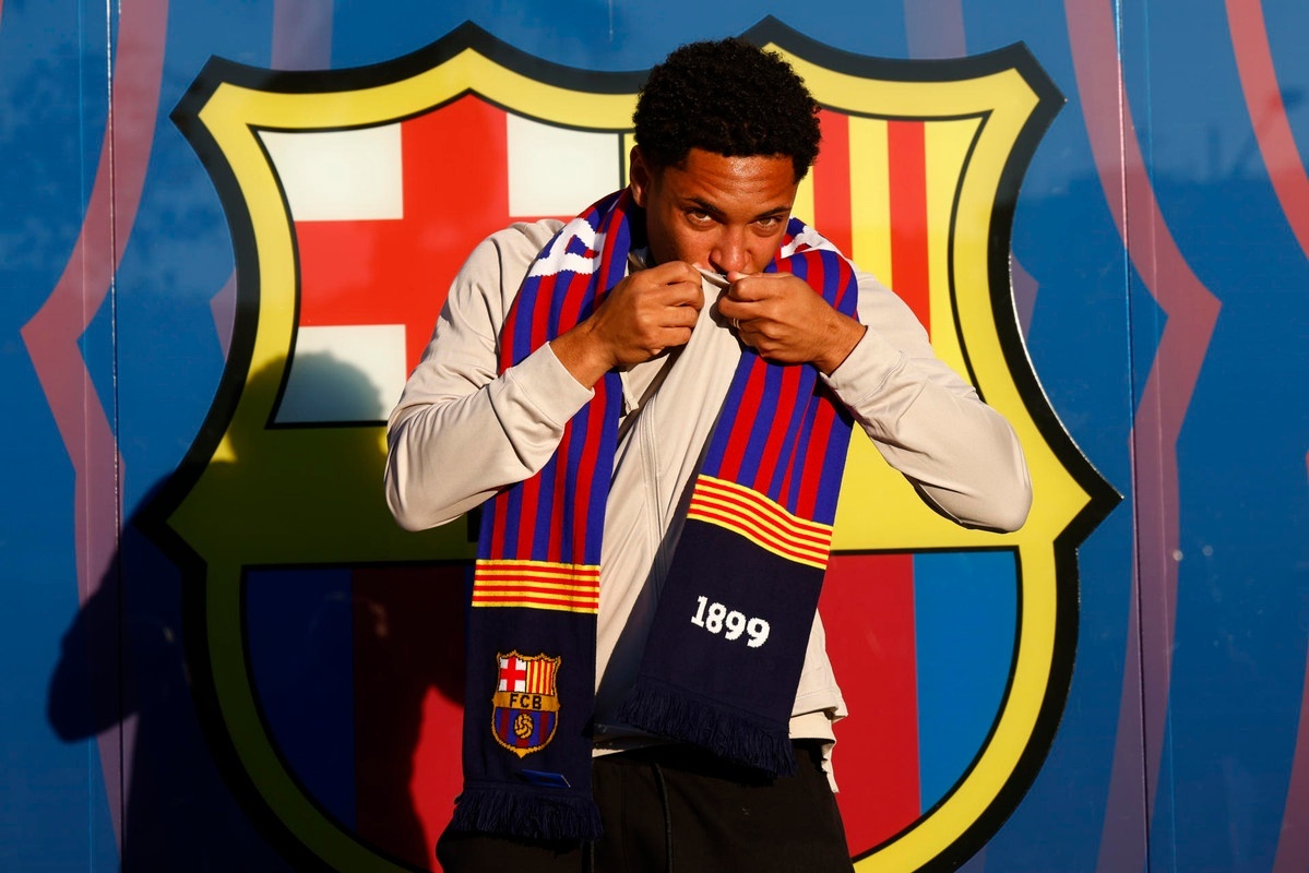 Barca's plan remains to loan Vitor Roque out to another team