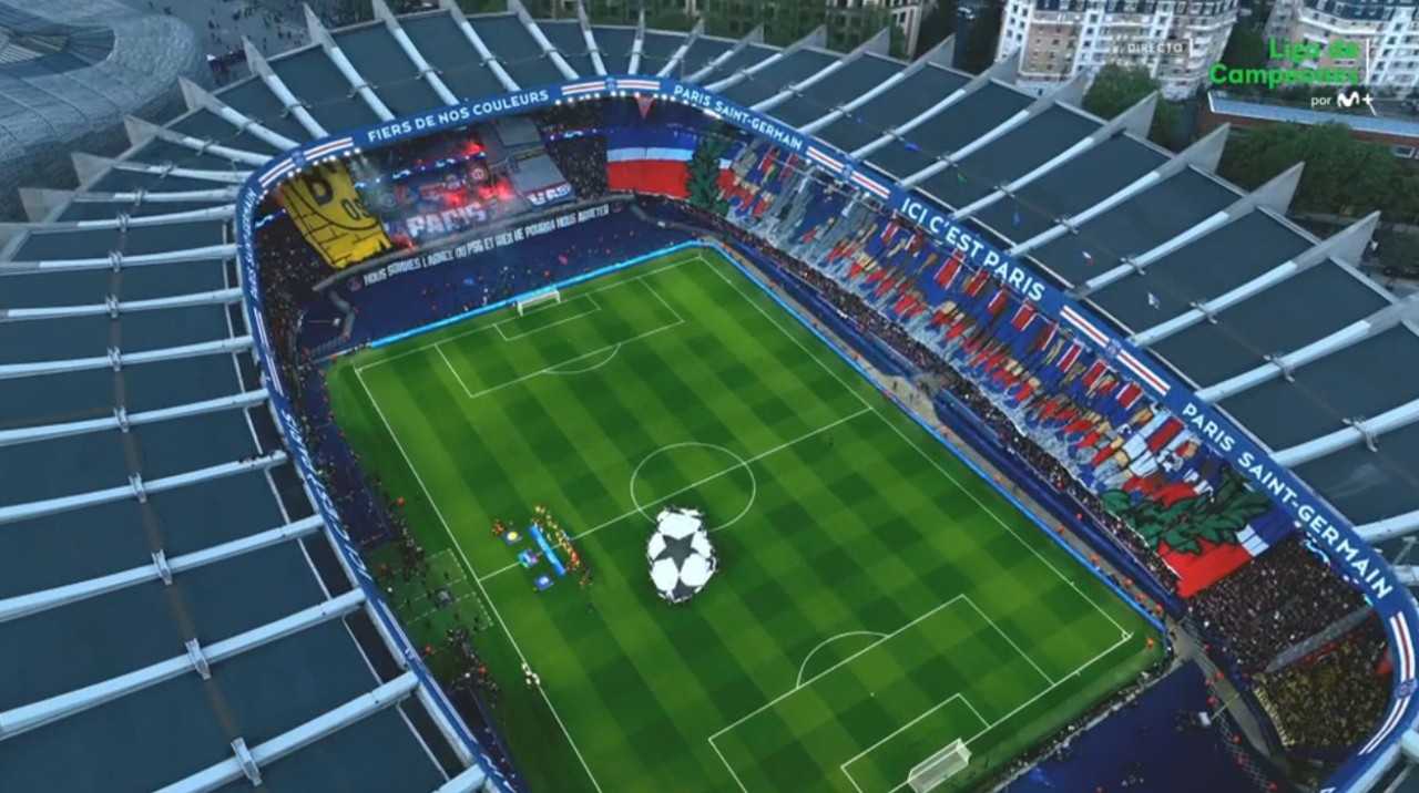 Shouts, flares and tifos at the Parc des Princes in Paris