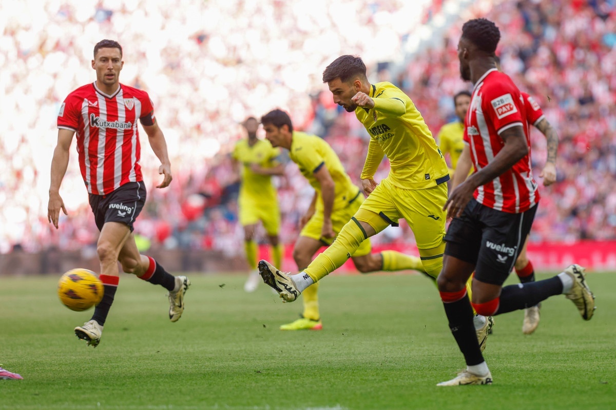 Aston Villa's director of football attends Alex Baena show against Rayo