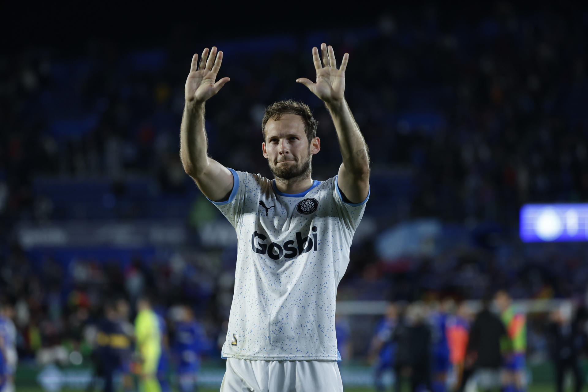 OFFICIAL: Daley Blind extends his Girona contract until 2026