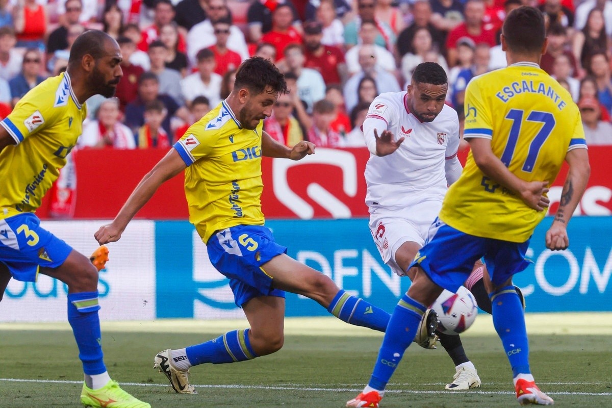 La Liga investigating alleged Sevilla-Cadiz match fixing