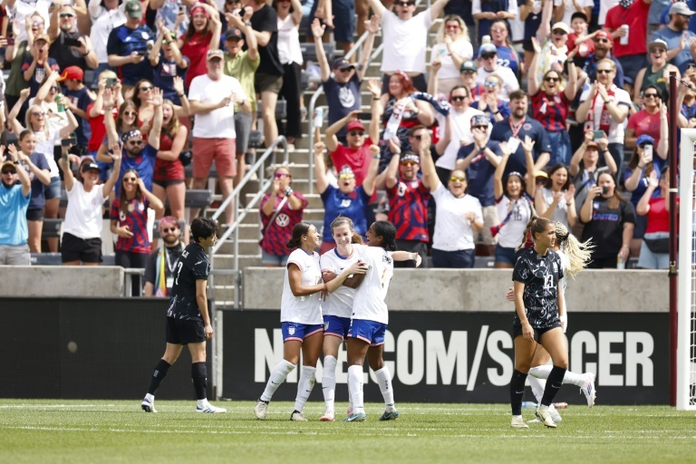 Hayes off to winning start as US women thrash South Korea