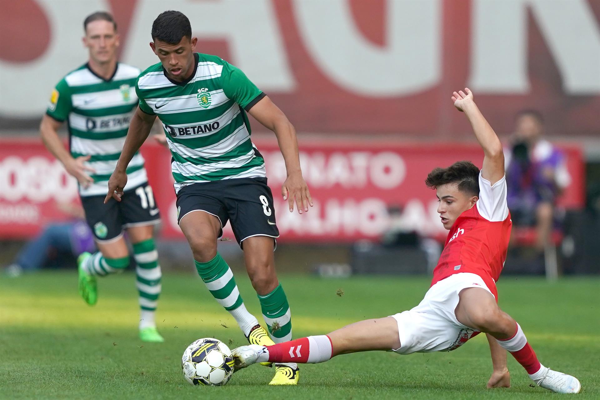 Atletico sign Rodrigo Gomes, move him away from Premier League