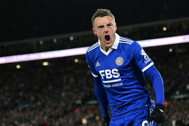 OFFICIAL: Vardy signs new one-year deal with Leicester