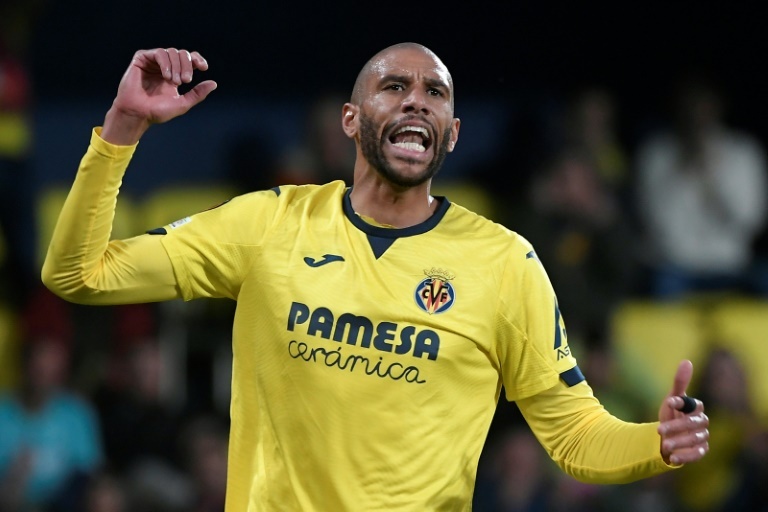 Villarreal and Etienne Capoue part ways