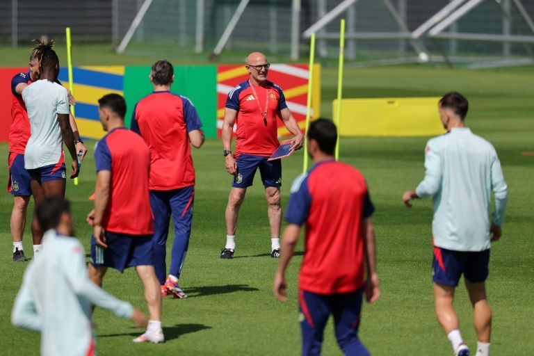 Playing Italy like 'looking in a mirror', claims Spain's De la Fuente