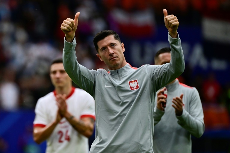 Lewandowski almost back but uncertain if he will start