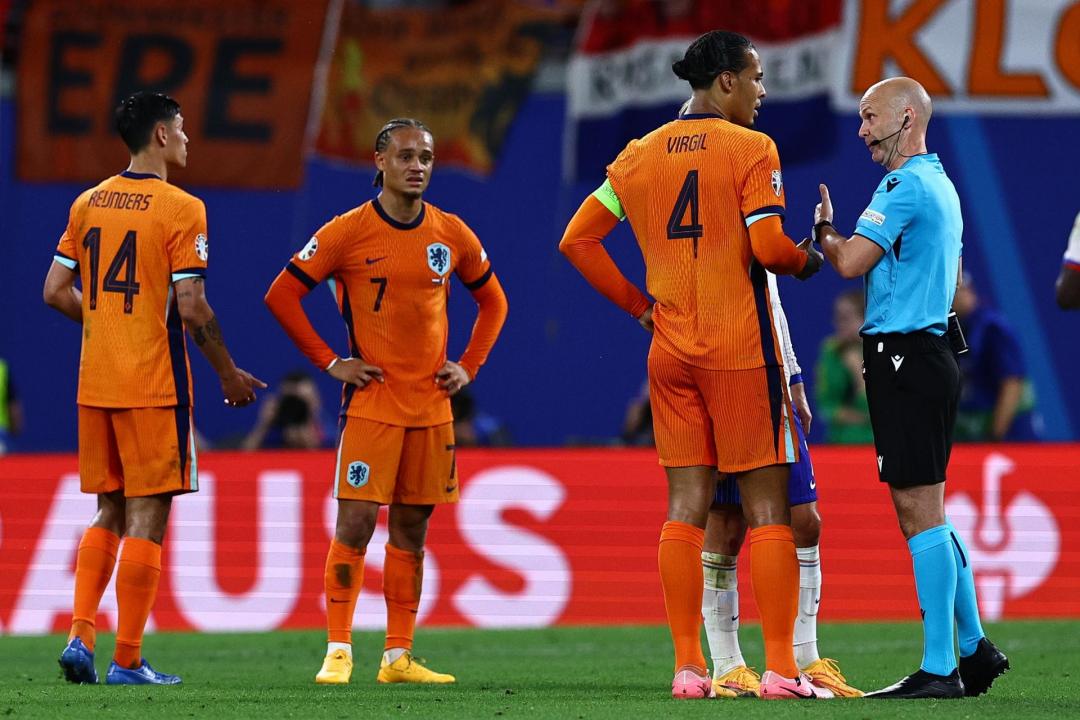 Underdogs Austria top Group D after sinking lacklustre Dutch
