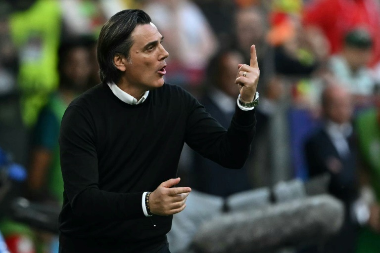 Show your love for Turkey by supporting us, Montella tells doubters