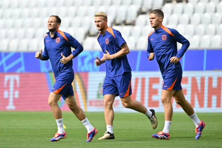 Blind warns Netherlands over Turkey 'away' Euros quarters match