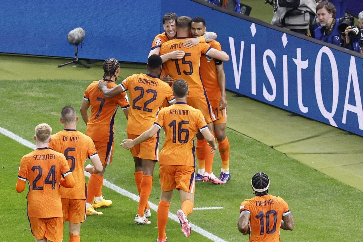 Netherlands book a place in the semi-finals after a great comeback against Turkey
