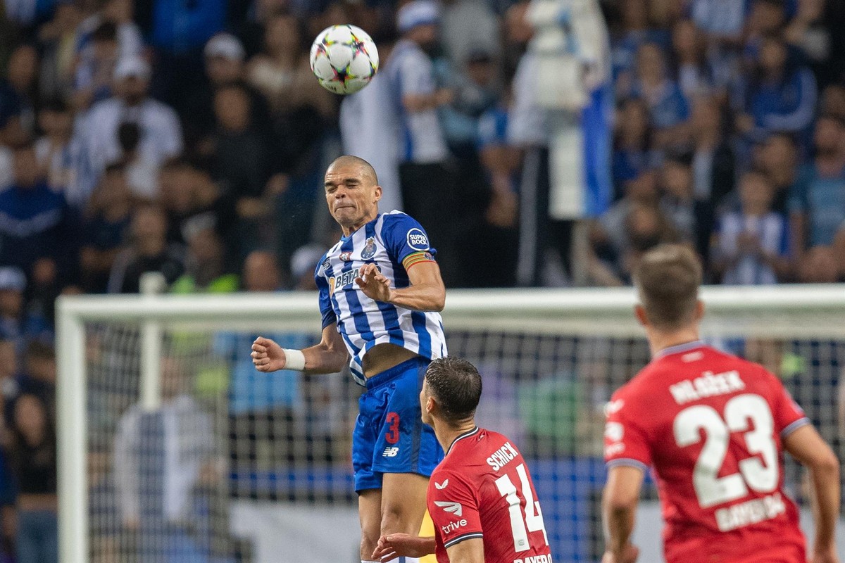 OFFICIAL: Pepe bids farewell to Porto for good