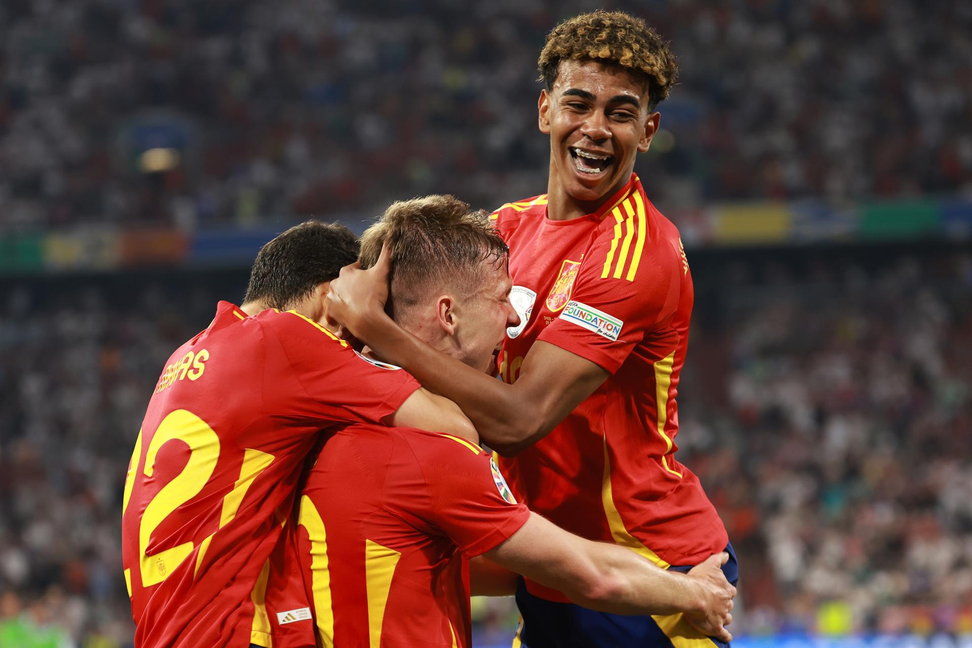 Spain to play Euro 2024 final in red