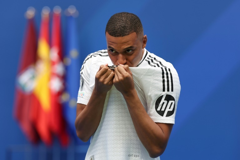 Mbappe to miss US tour for holiday, won't have nose job