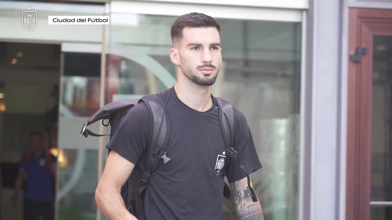 VIDEO: Spain’s Olympic team arrive in France