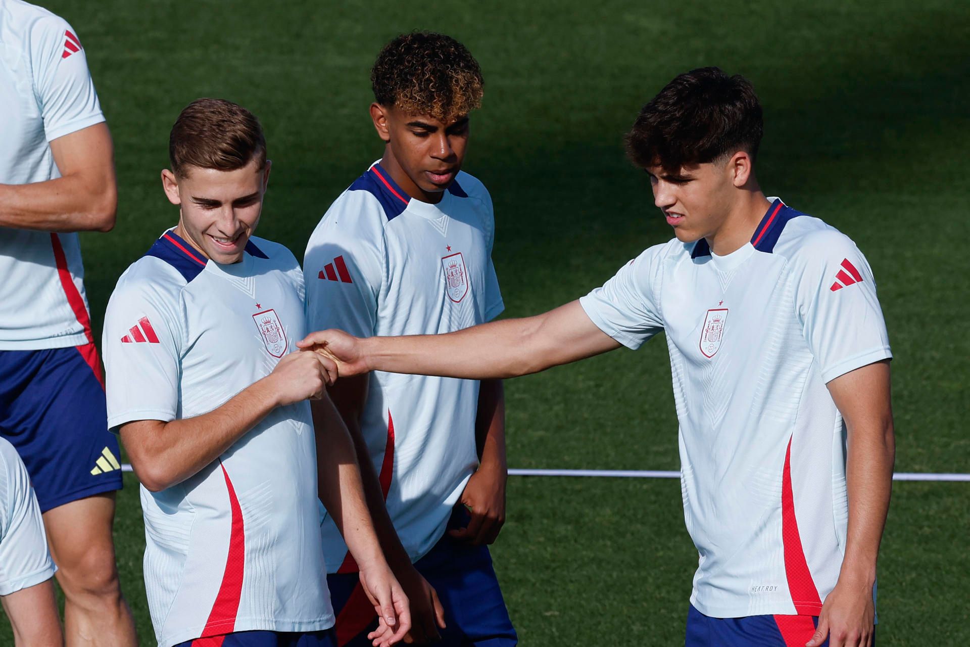 Spain U23 land in Paris as Barca's Fermin joins the squad