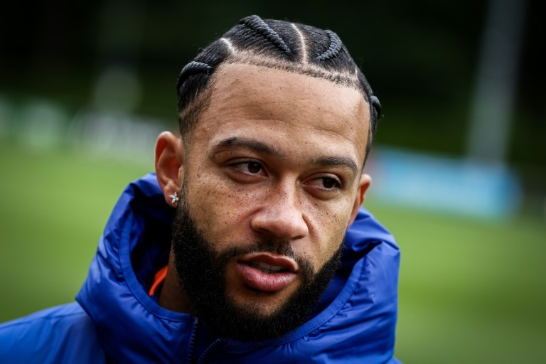 Como move to sign Depay as a free agent