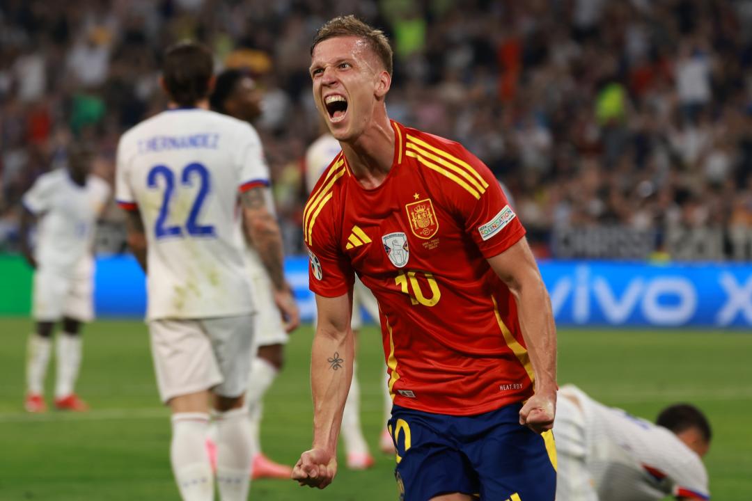 Barcelona reach agreement with Dani Olmo on contract until 2030